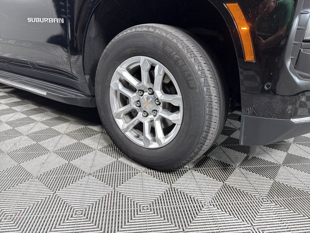 2025 Chevrolet Suburban LT