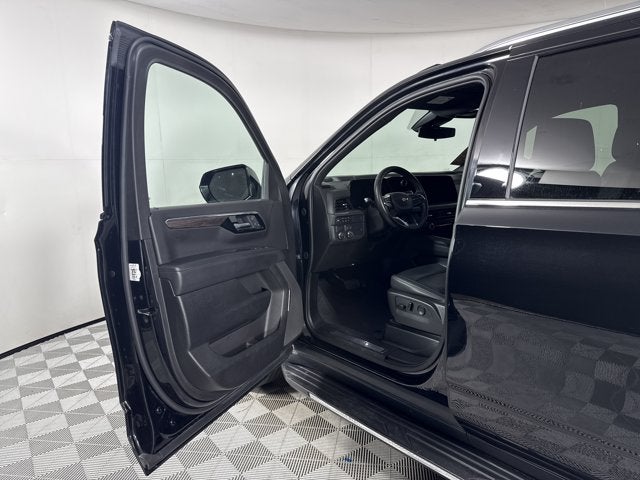 2025 Chevrolet Suburban LT