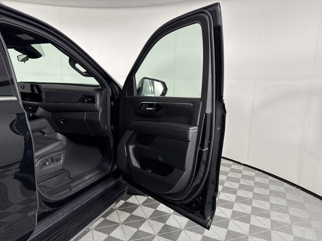 2025 Chevrolet Suburban LT