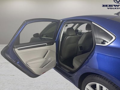 2017 Volkswagen Passat 1.8T SE w/Technology