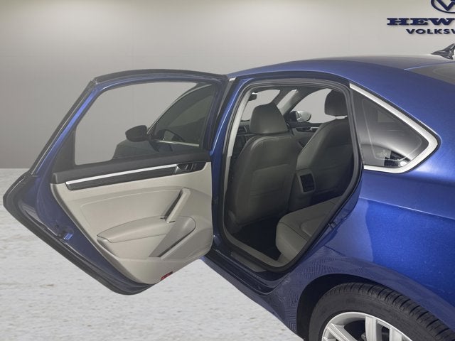 2017 Volkswagen Passat 1.8T SE w/Technology