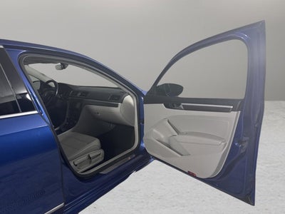 2017 Volkswagen Passat 1.8T SE w/Technology