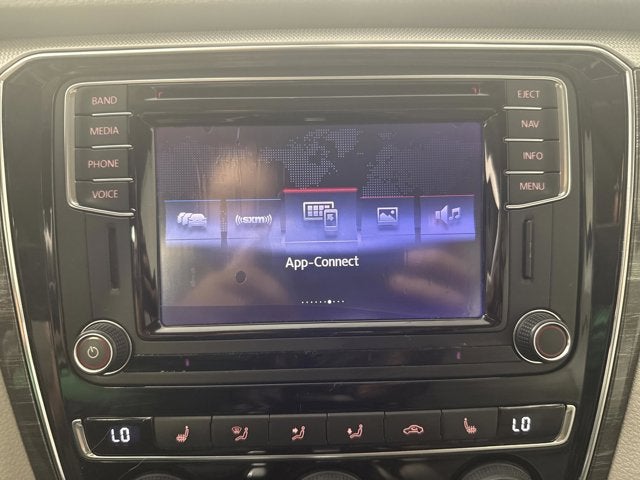 2017 Volkswagen Passat 1.8T SE w/Technology