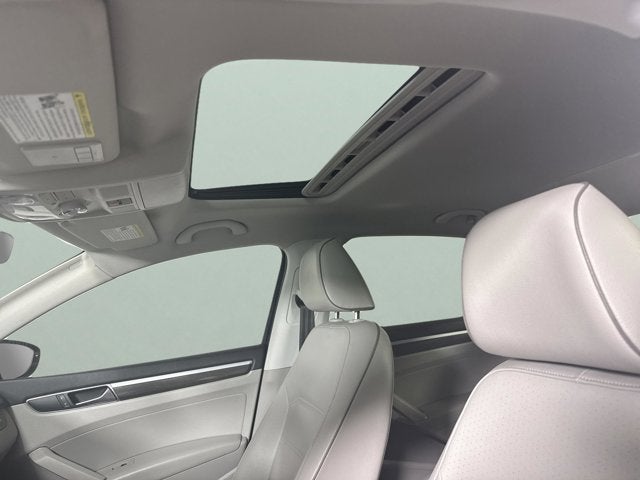 2017 Volkswagen Passat 1.8T SE w/Technology