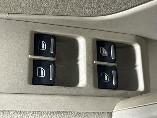 2013 Volkswagen Beetle Convertible 2.5L