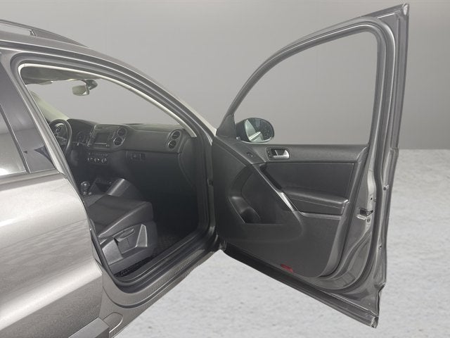 2016 Volkswagen Tiguan S