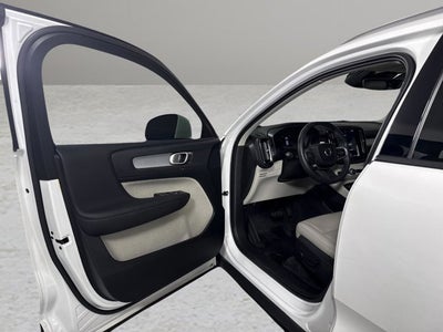 2021 Volvo XC40 Momentum