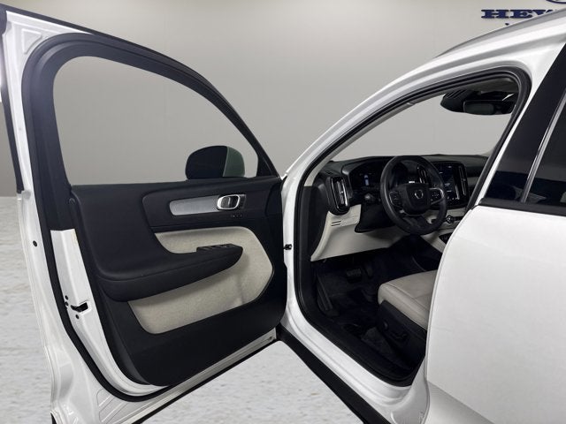 2021 Volvo XC40 Momentum