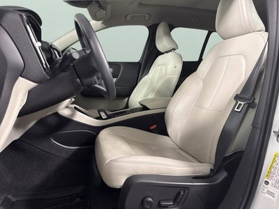 2021 Volvo XC40 Momentum