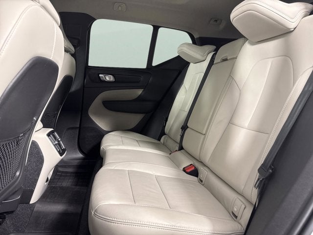 2021 Volvo XC40 Momentum