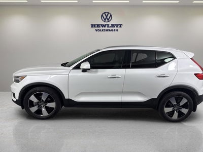 2021 Volvo XC40 Momentum