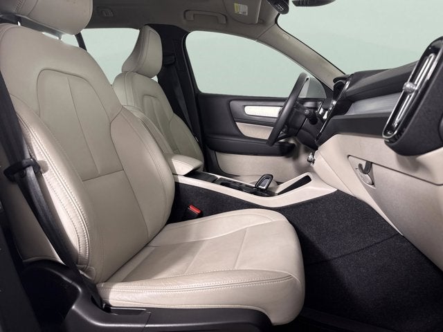 2021 Volvo XC40 Momentum