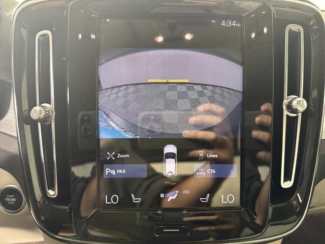 2021 Volvo XC40 Momentum