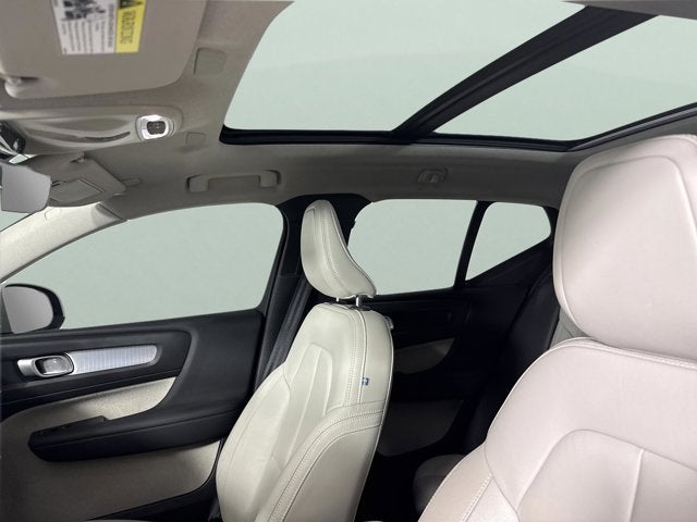 2021 Volvo XC40 Momentum