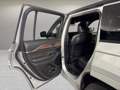 2022 Jeep Grand Cherokee Summit
