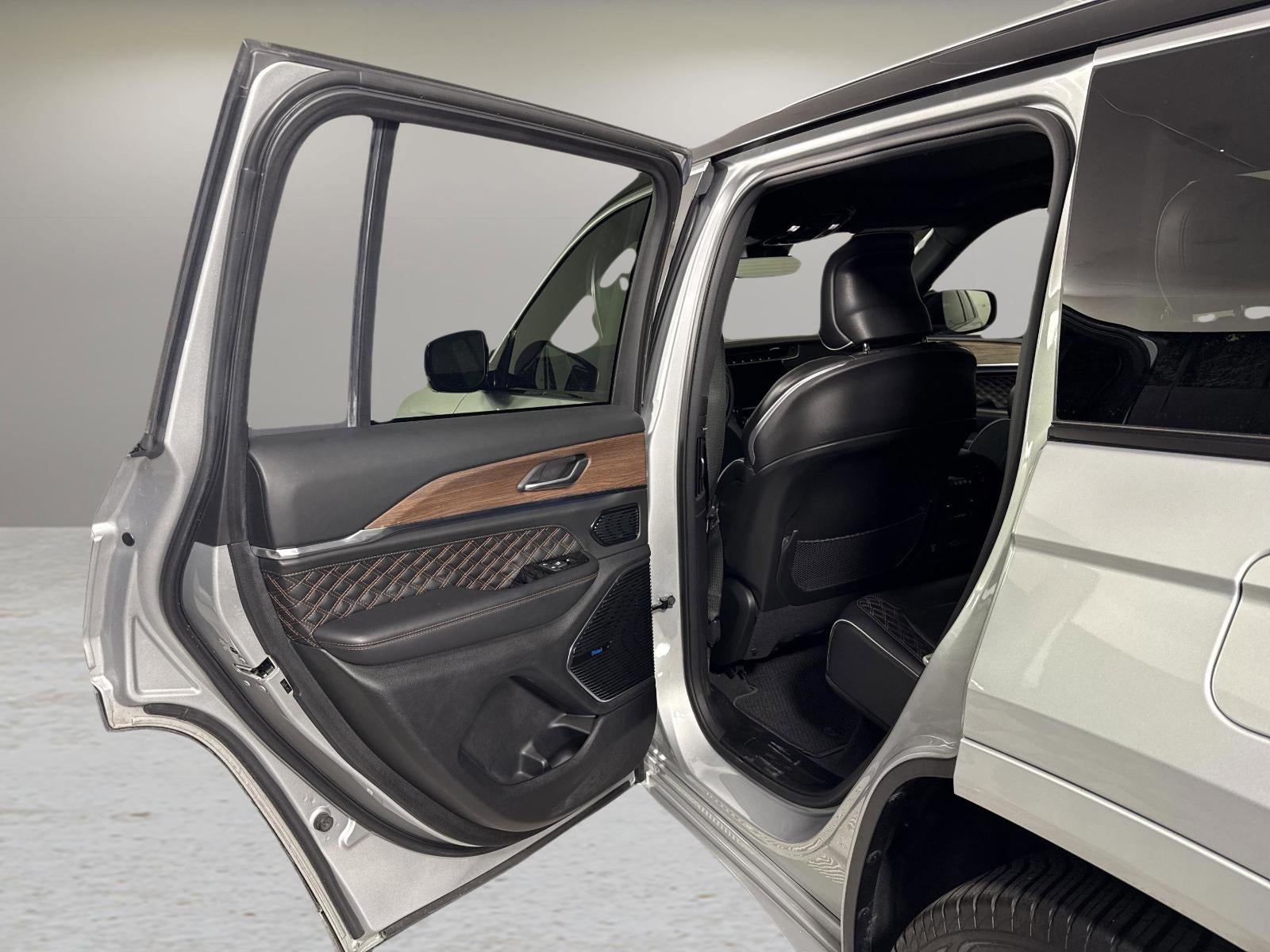 2022 Jeep Grand Cherokee Summit