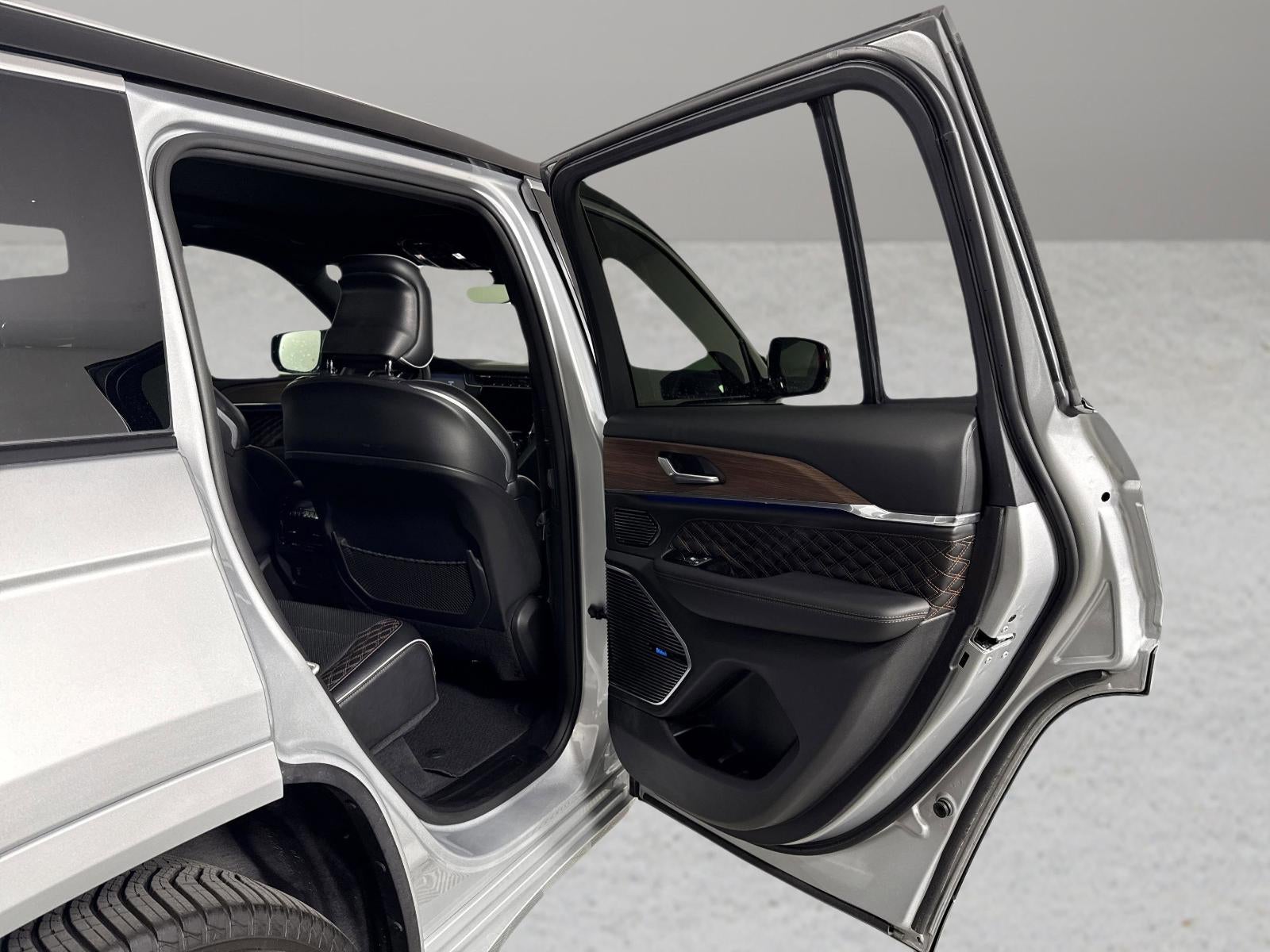2022 Jeep Grand Cherokee Summit