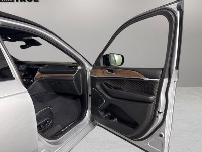 2022 Jeep Grand Cherokee Summit