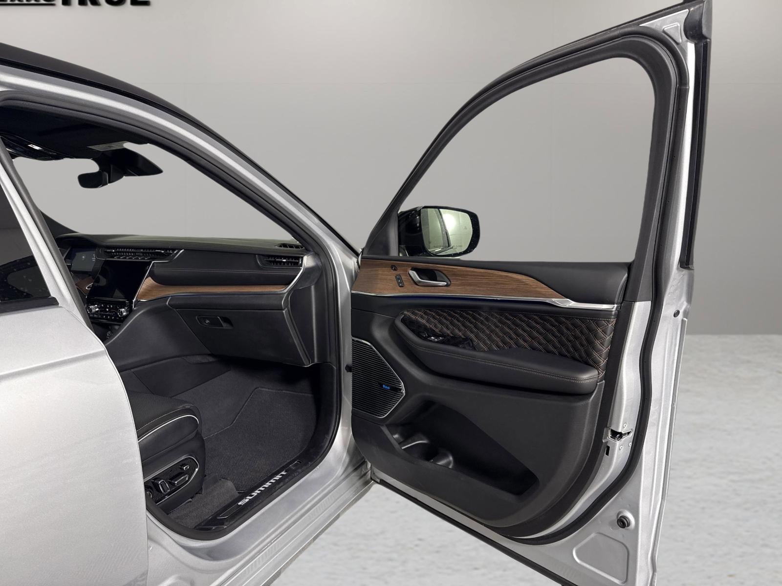 2022 Jeep Grand Cherokee Summit