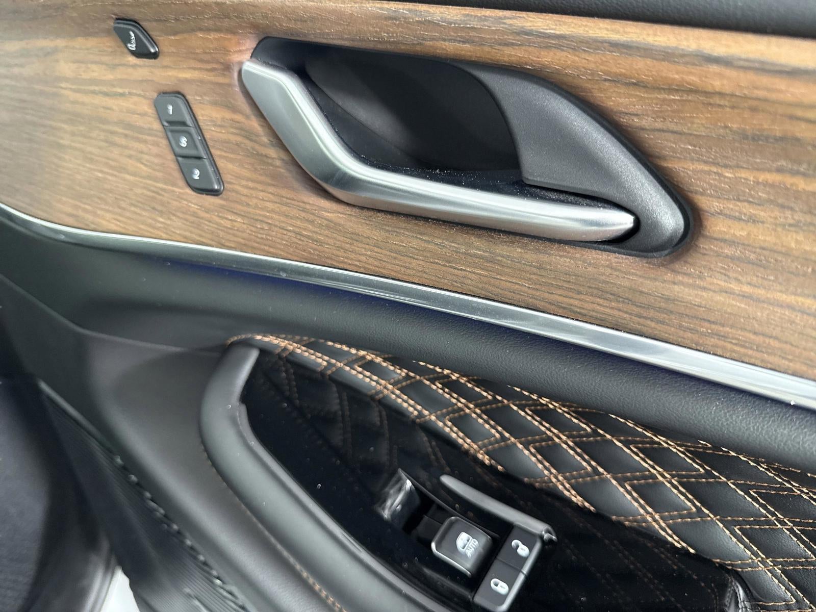 2022 Jeep Grand Cherokee Summit