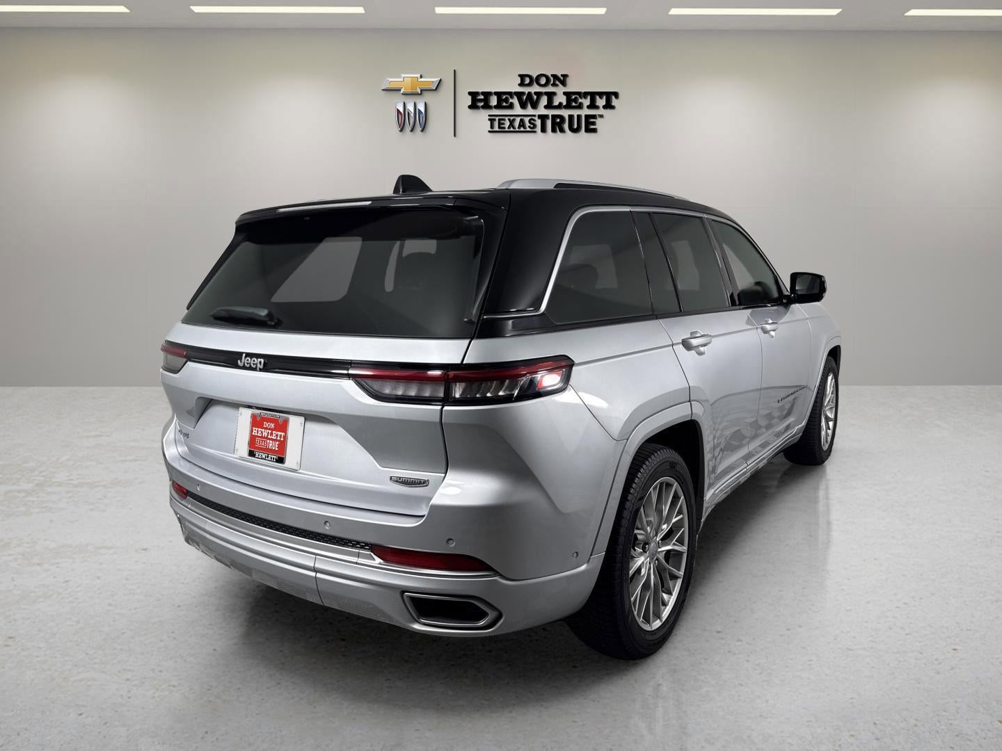 2022 Jeep Grand Cherokee Summit
