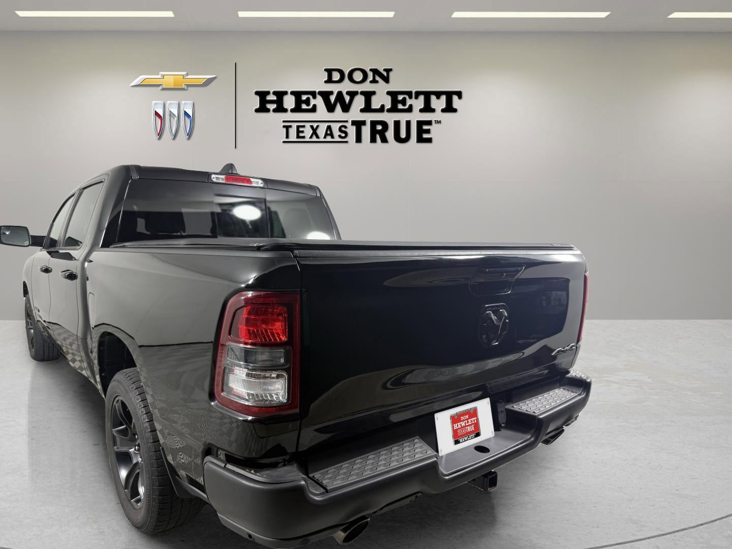 2022 RAM 1500 Lone Star Crew Cab 4x4 5'7" Box