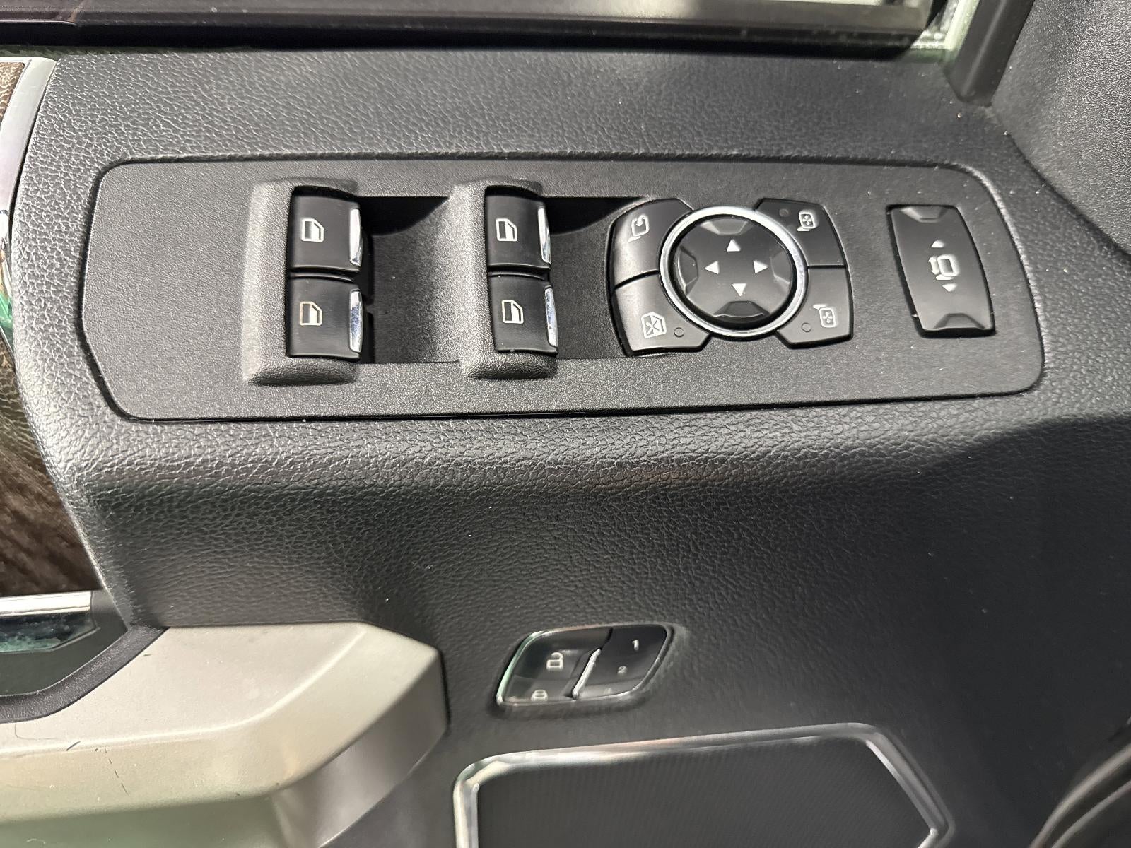 2017 Ford Super Duty F-350 DRW Lariat