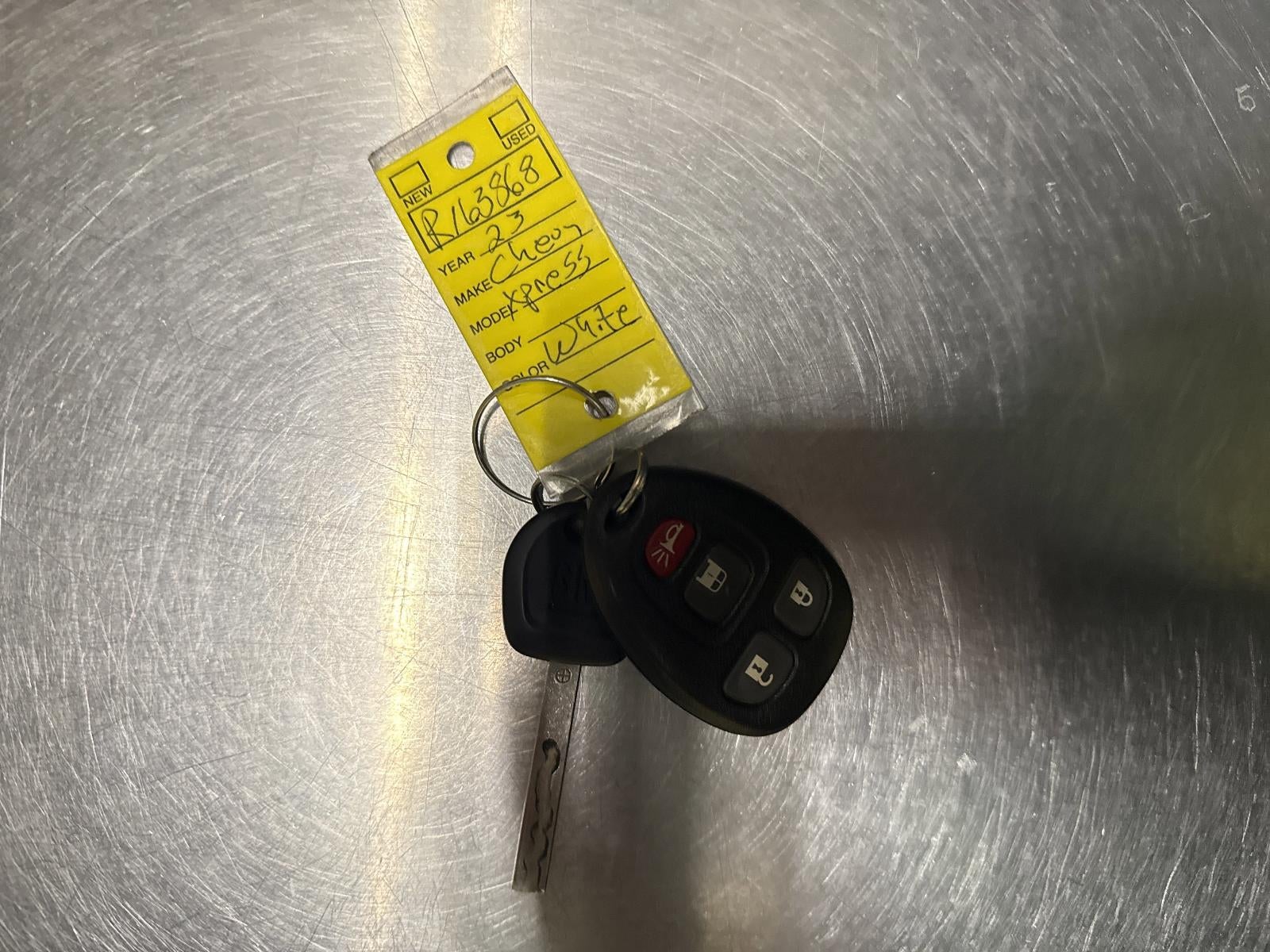 2023 Chevrolet Express Passenger 3500 1LT