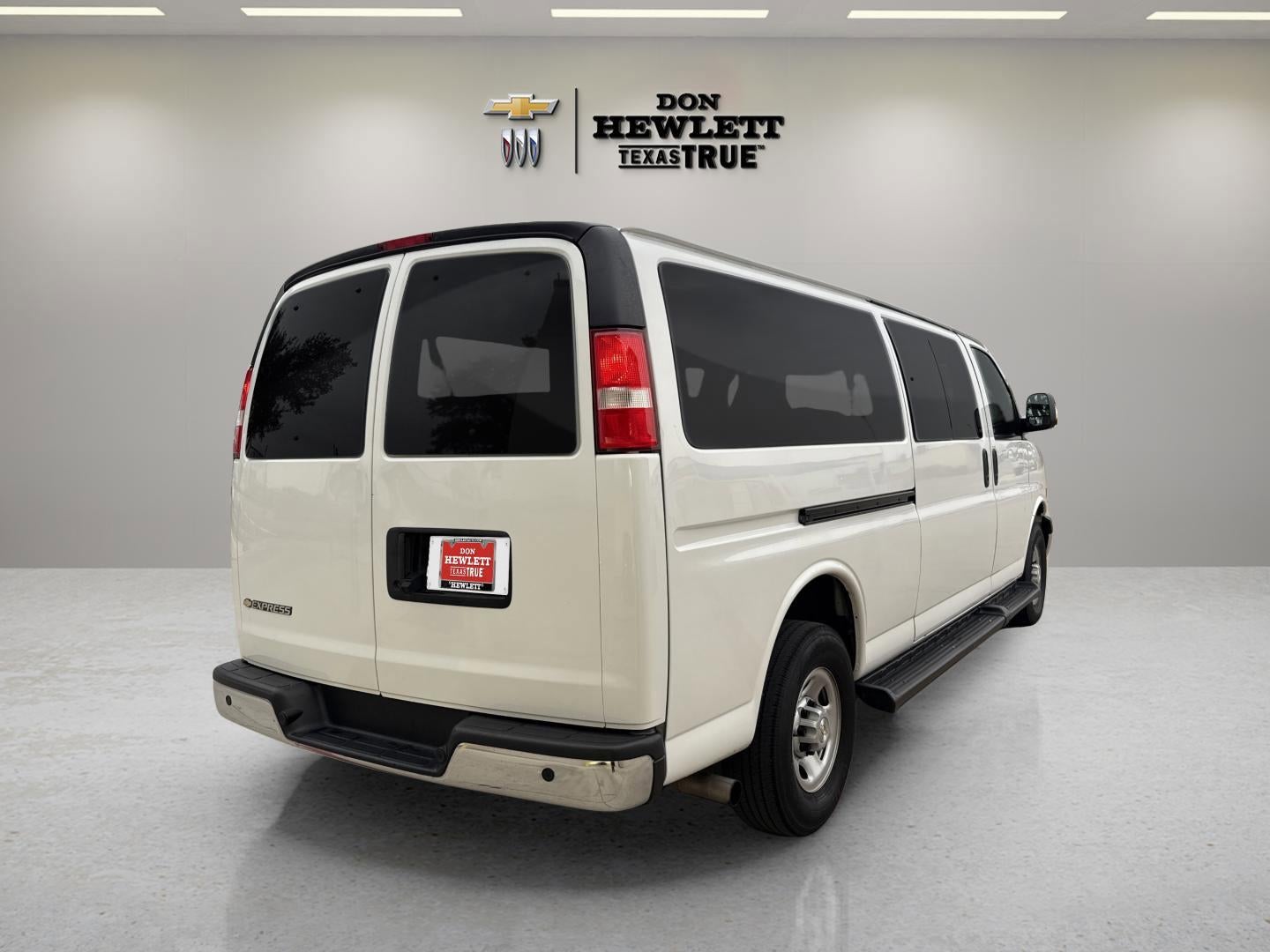 2023 Chevrolet Express Passenger 3500 1LT