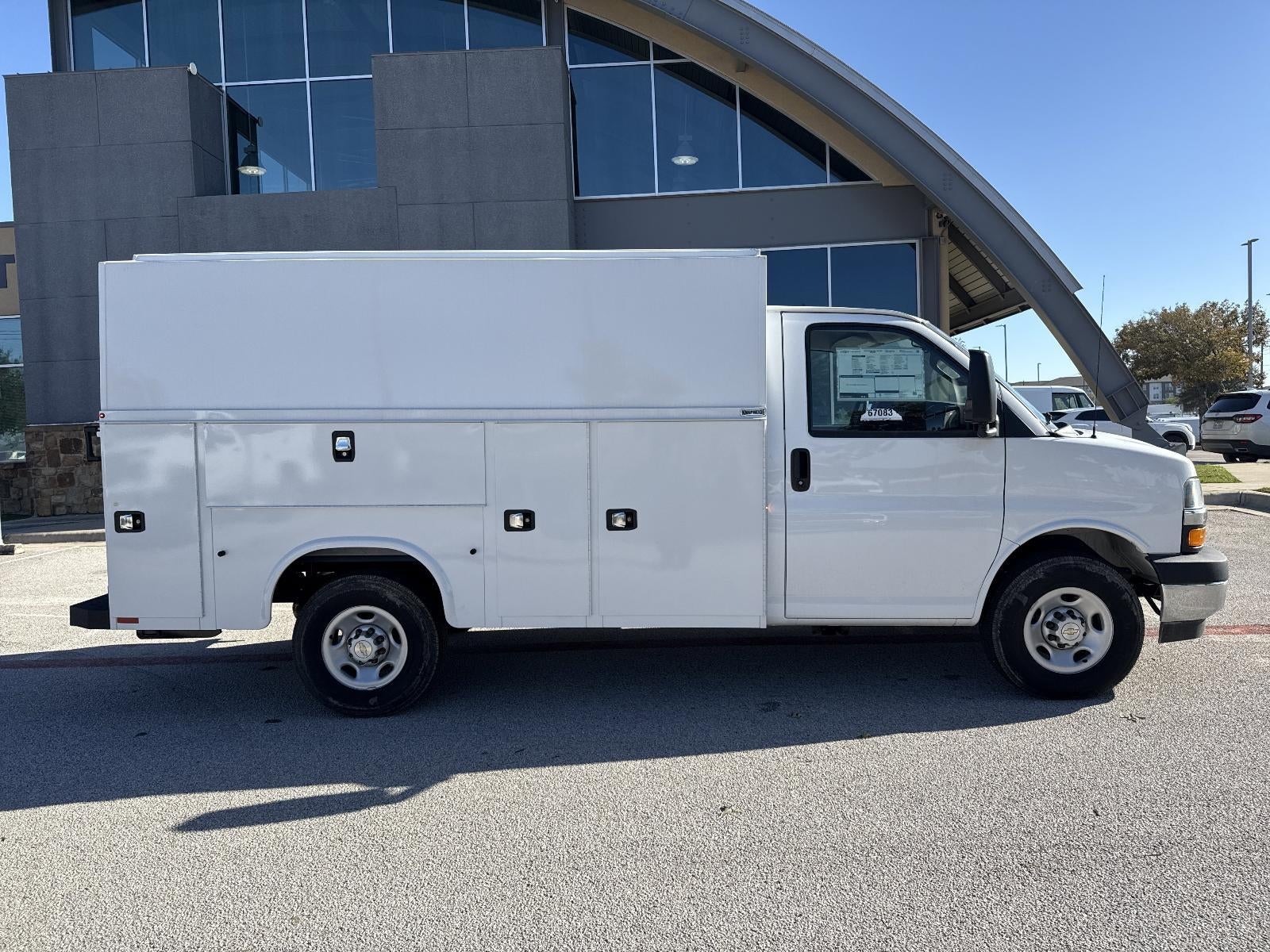 2025 Chevrolet Express Cutaway 3500 Base