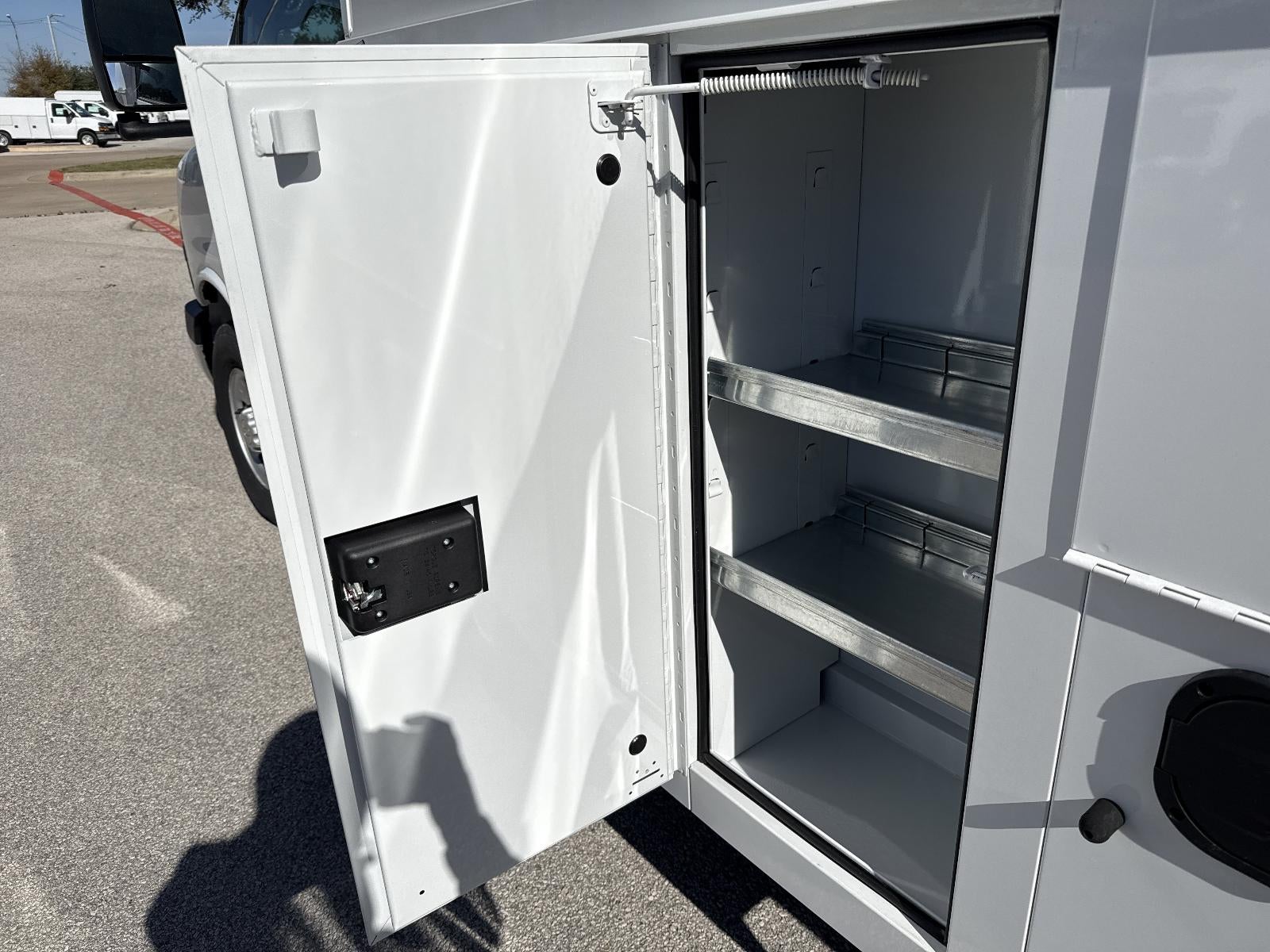 2025 Chevrolet Express Cutaway 3500 Base