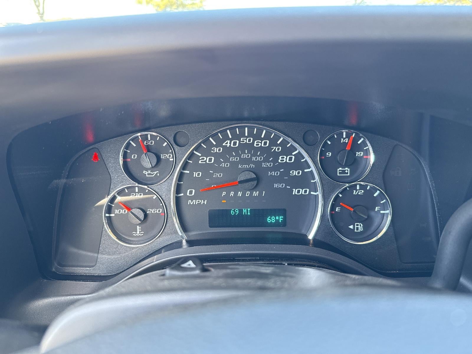 2025 Chevrolet Express Cutaway 3500 Base