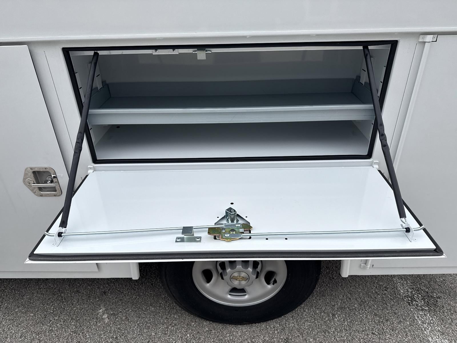 2025 Chevrolet Express Cutaway 3500 Base