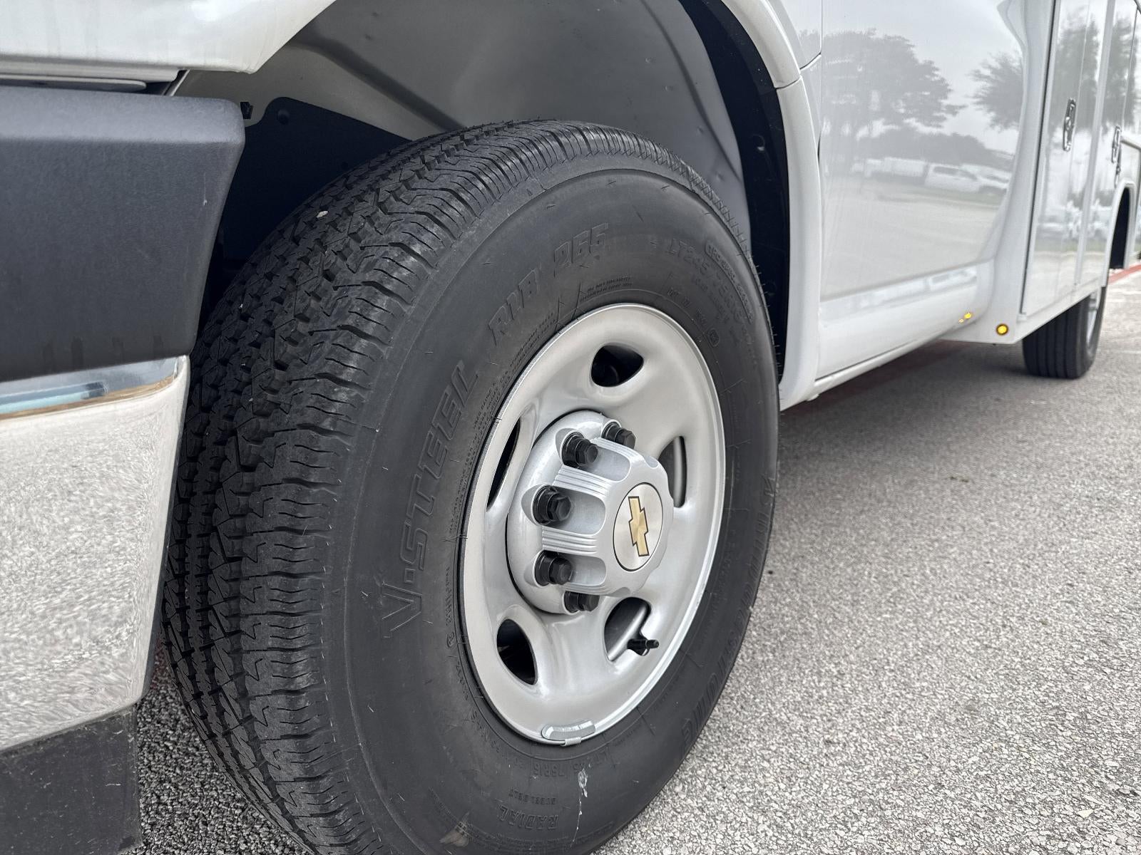 2025 Chevrolet Express Cutaway 3500 Base