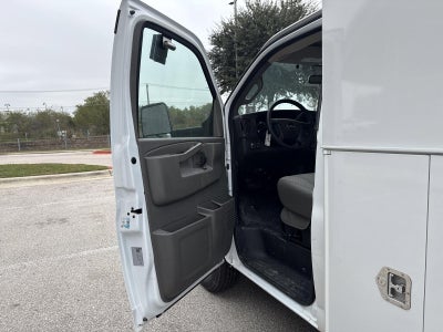 2025 Chevrolet Express Cutaway 3500 Base