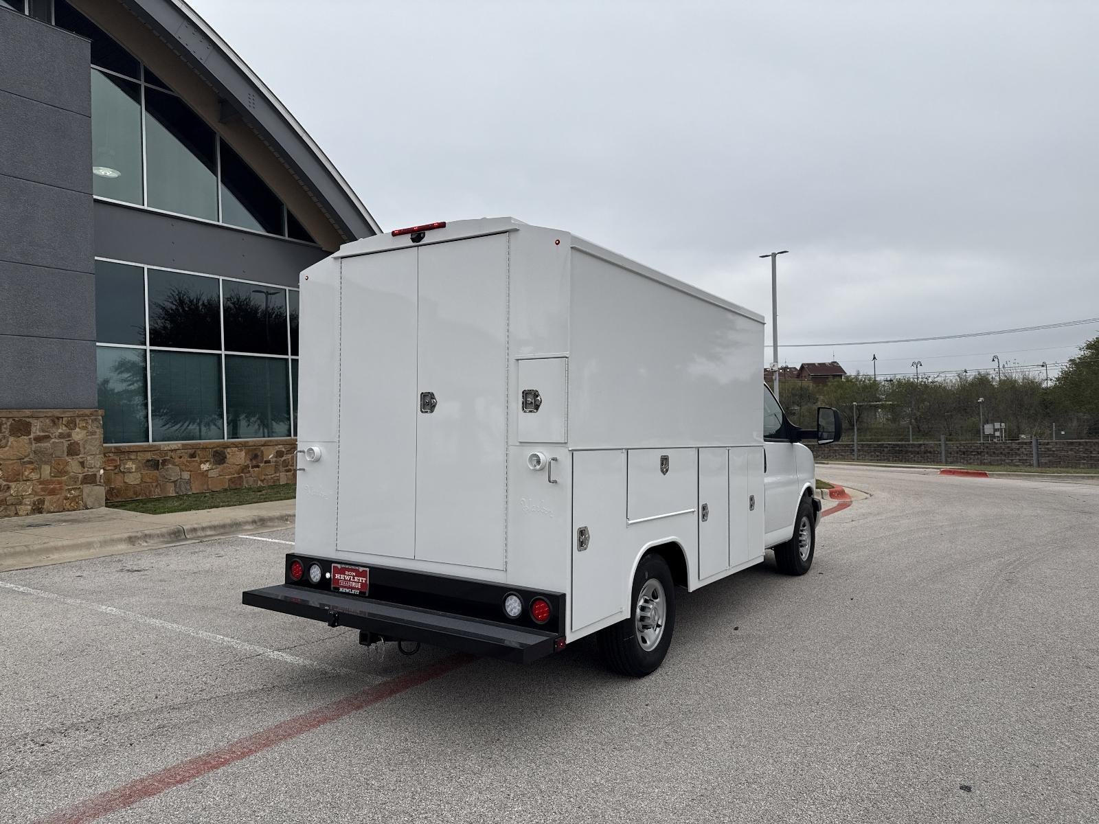 2025 Chevrolet Express Cutaway 3500 Base