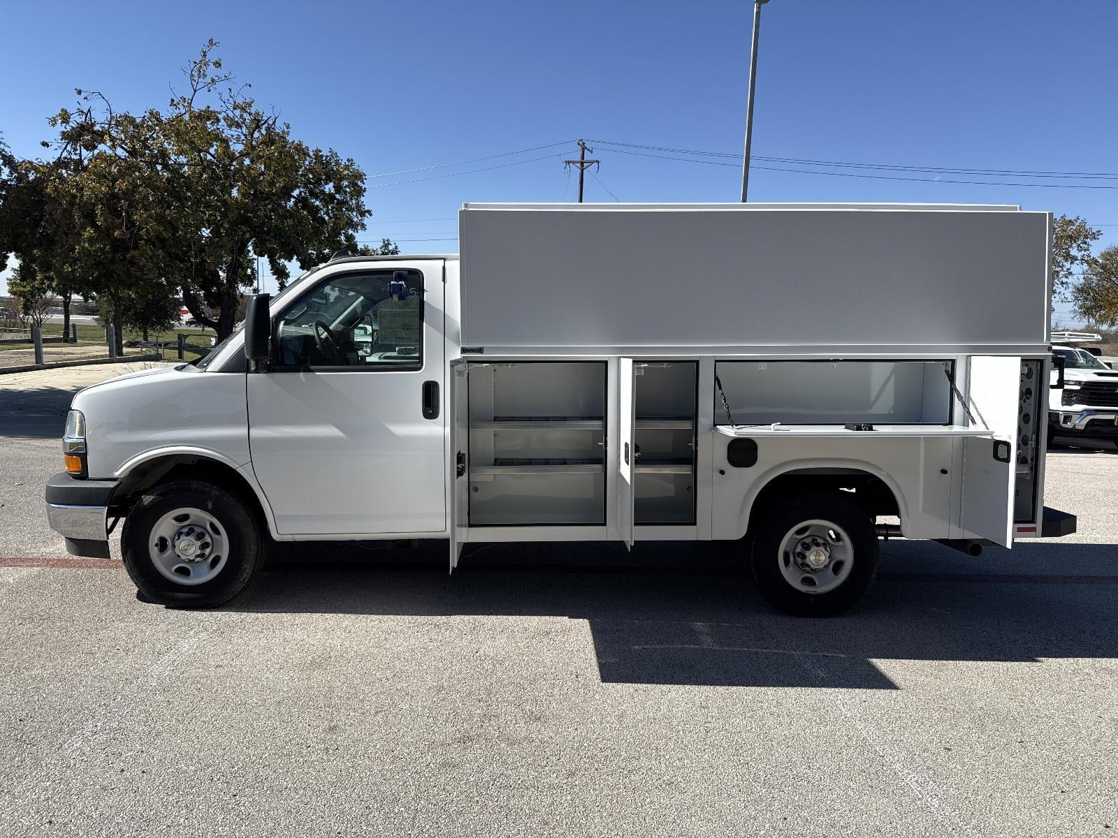 2025 Chevrolet Express Cutaway 3500 Base