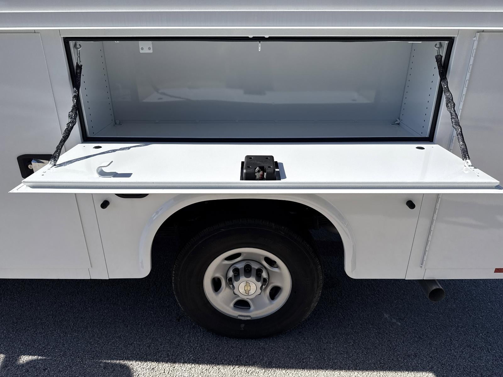 2025 Chevrolet Express Cutaway 3500 Base