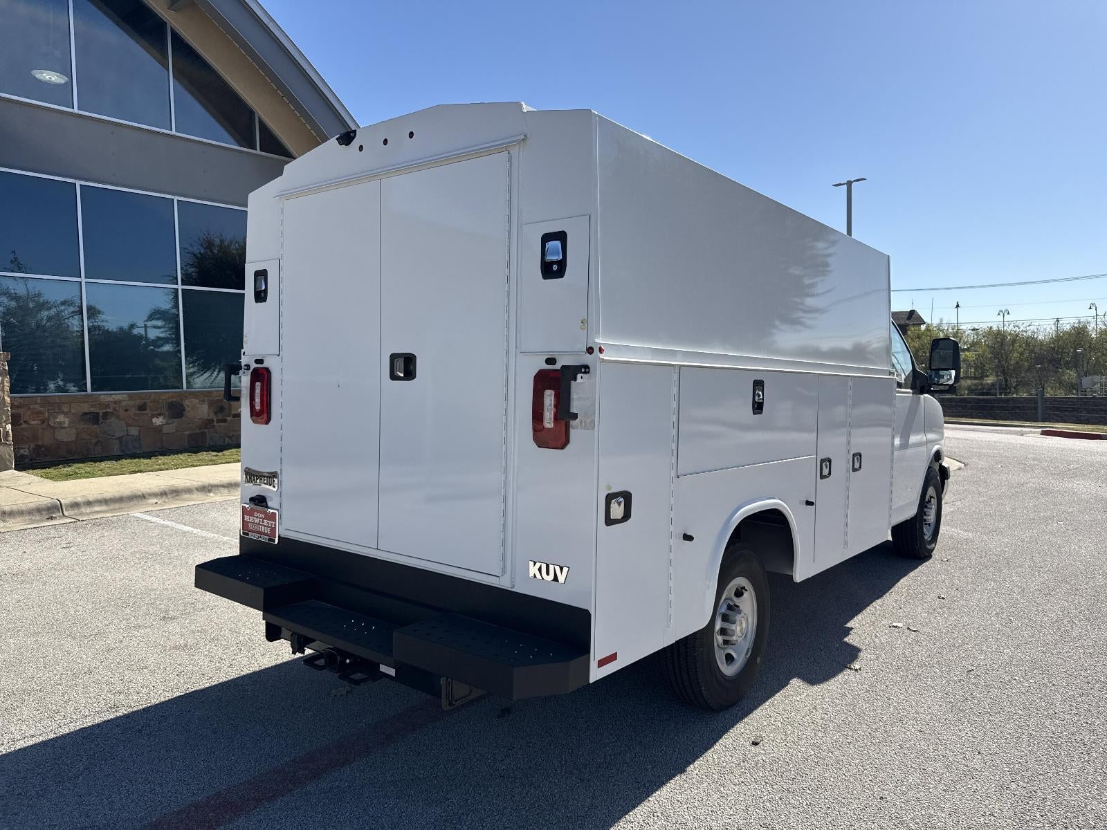 2025 Chevrolet Express Cutaway 3500 Base