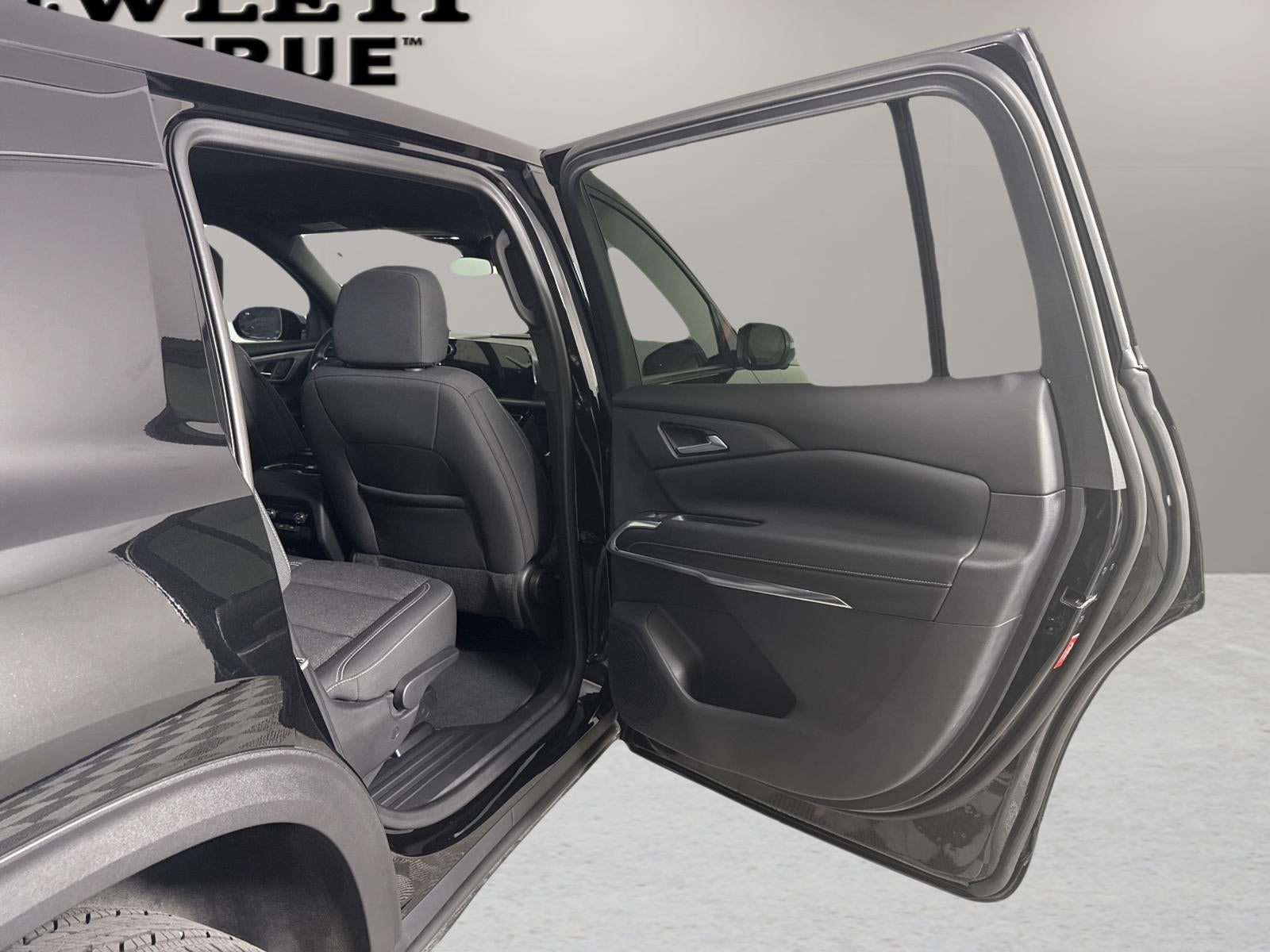 2024 Chevrolet Traverse LS