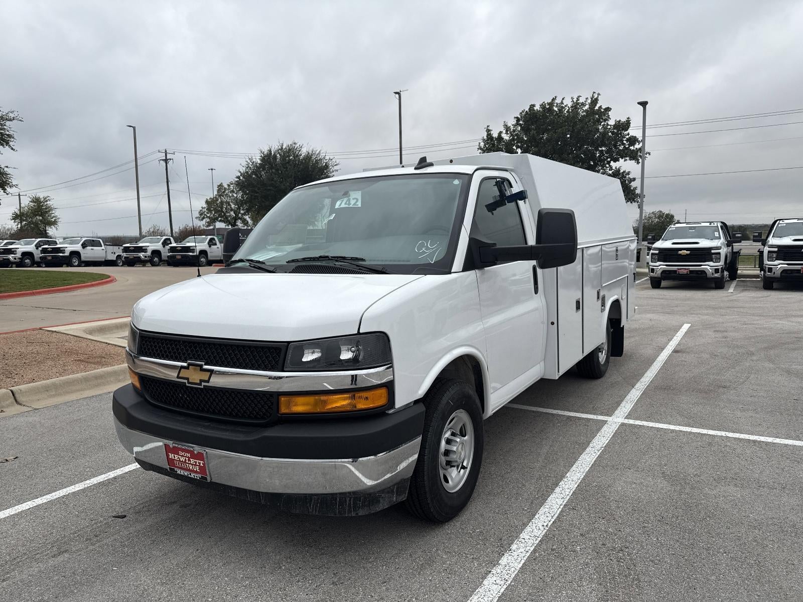 2025 Chevrolet Express Cutaway 3500 Base