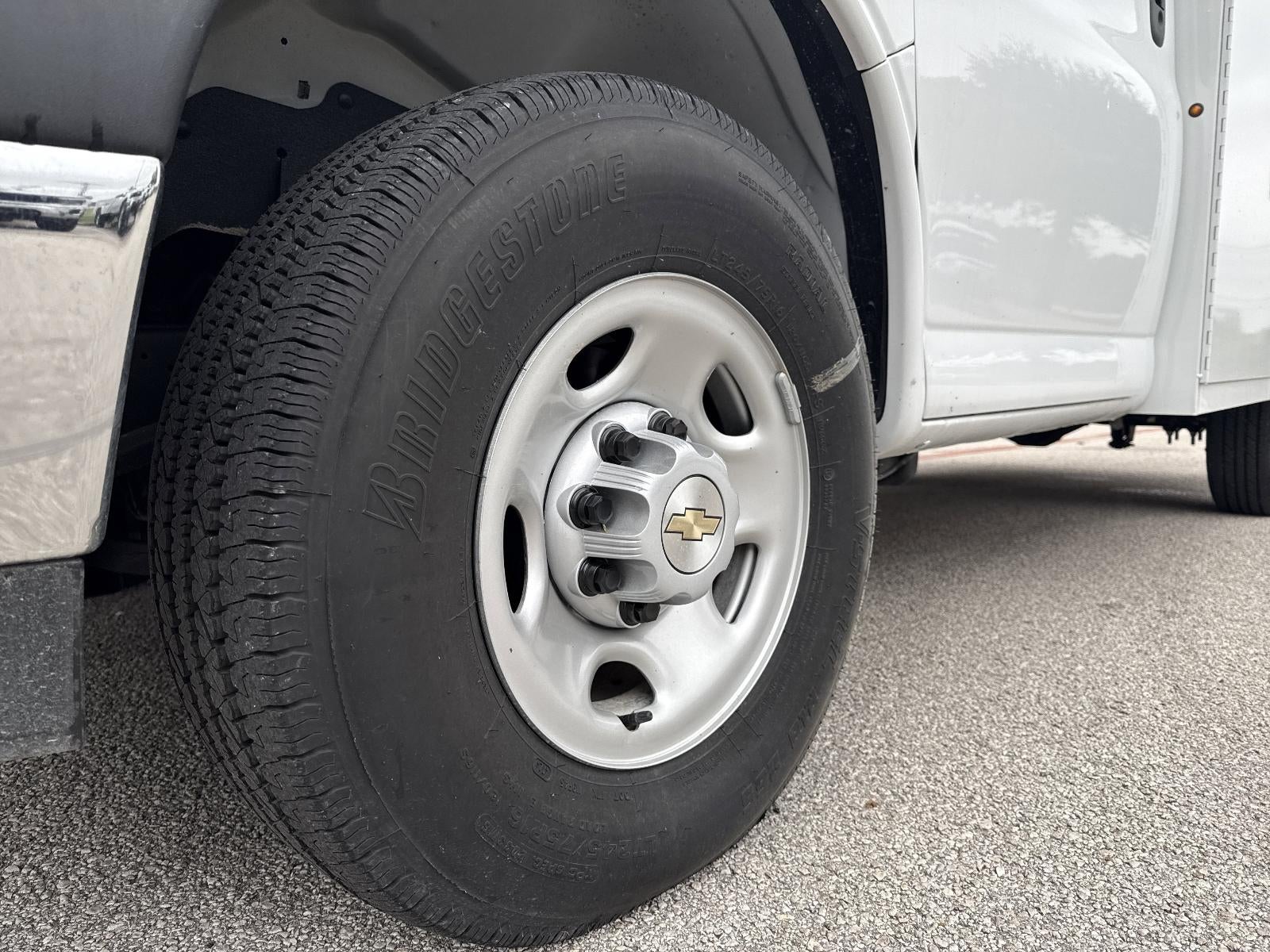 2025 Chevrolet Express Cutaway 3500 Base