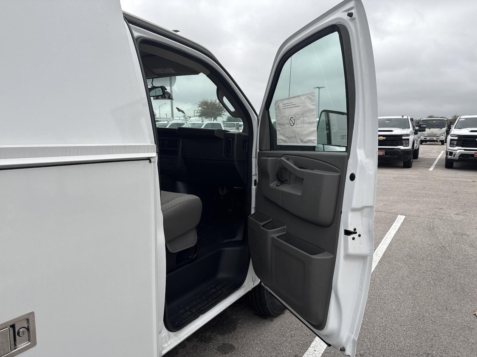 2025 Chevrolet Express Cutaway 3500 Base
