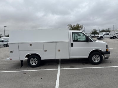 2025 Chevrolet Express Cutaway 3500 Base
