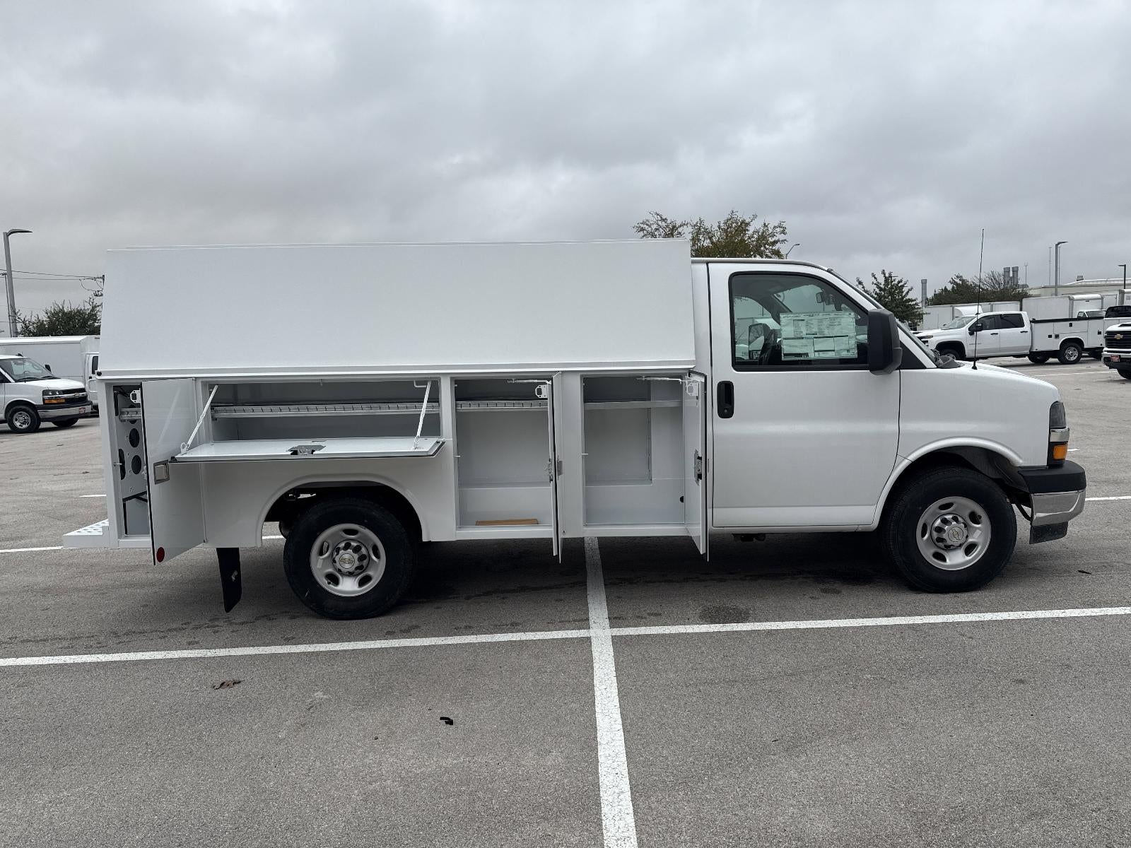2025 Chevrolet Express Cutaway 3500 Base