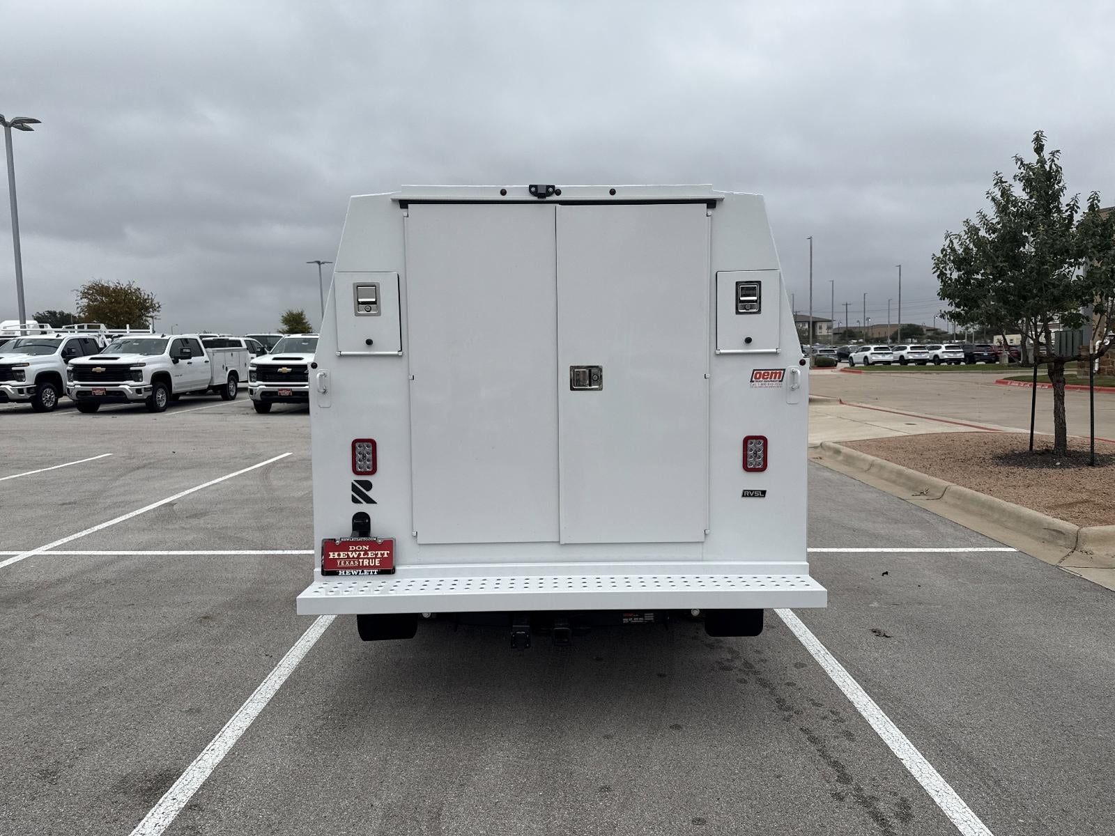 2025 Chevrolet Express Cutaway 3500 Base