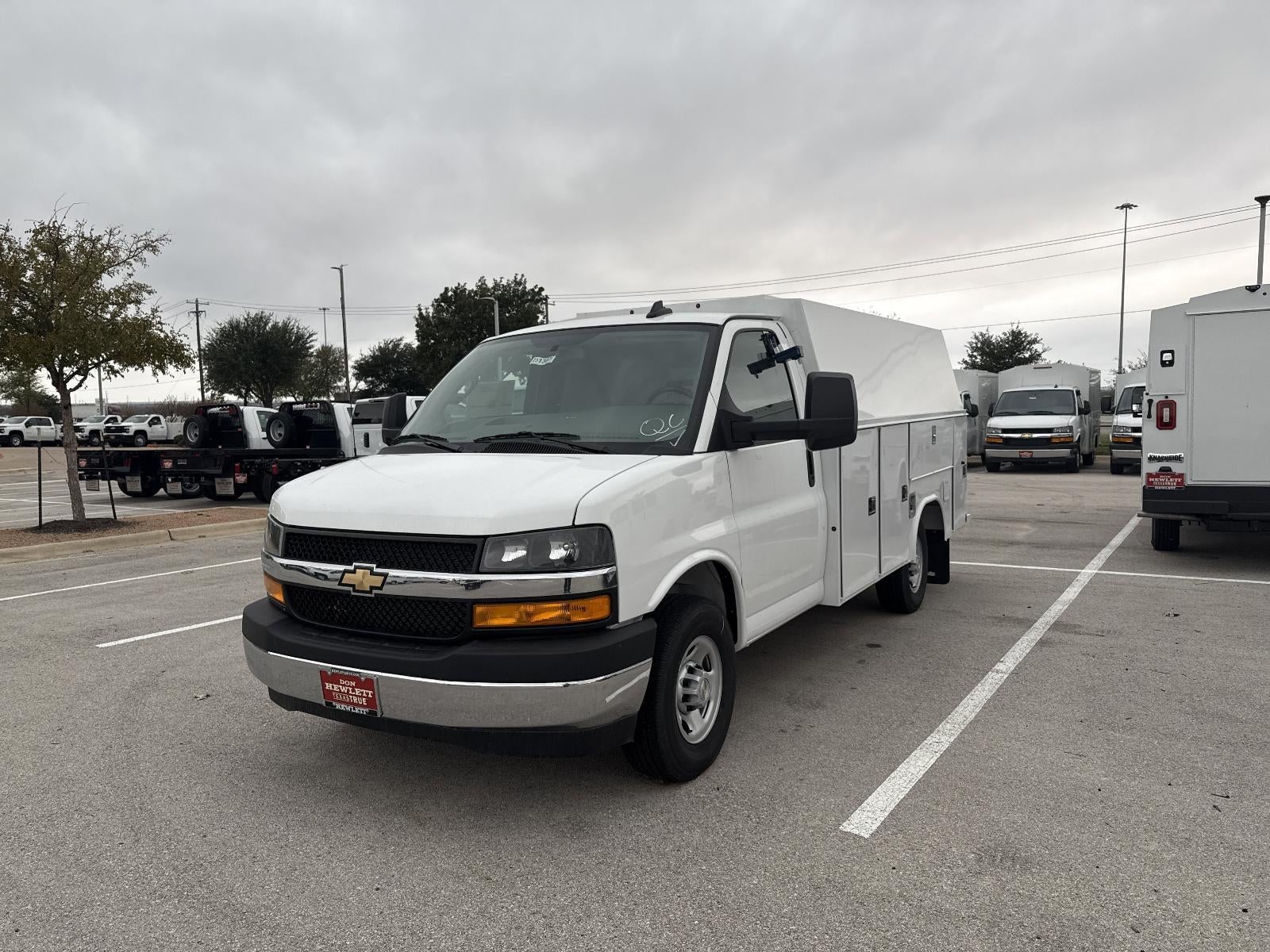 2025 Chevrolet Express Cutaway 3500 Base