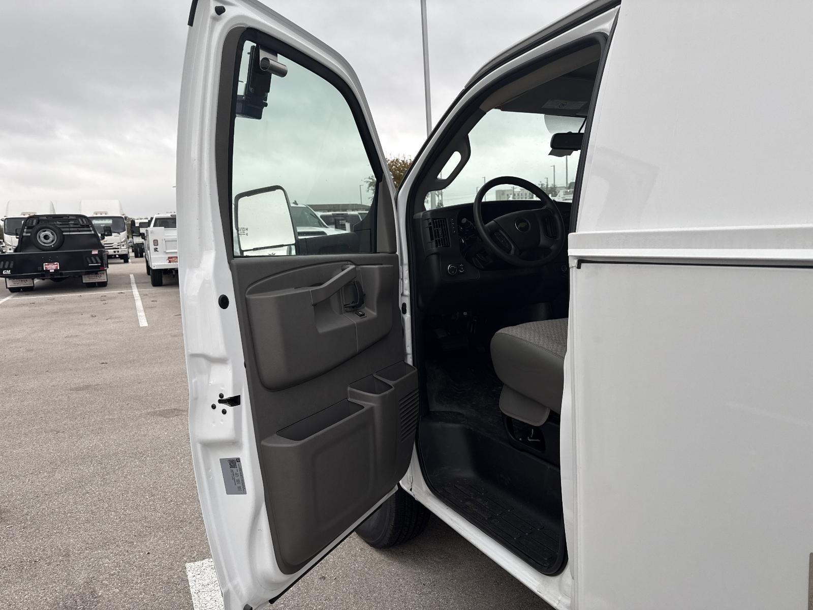 2025 Chevrolet Express Cutaway 3500 Base