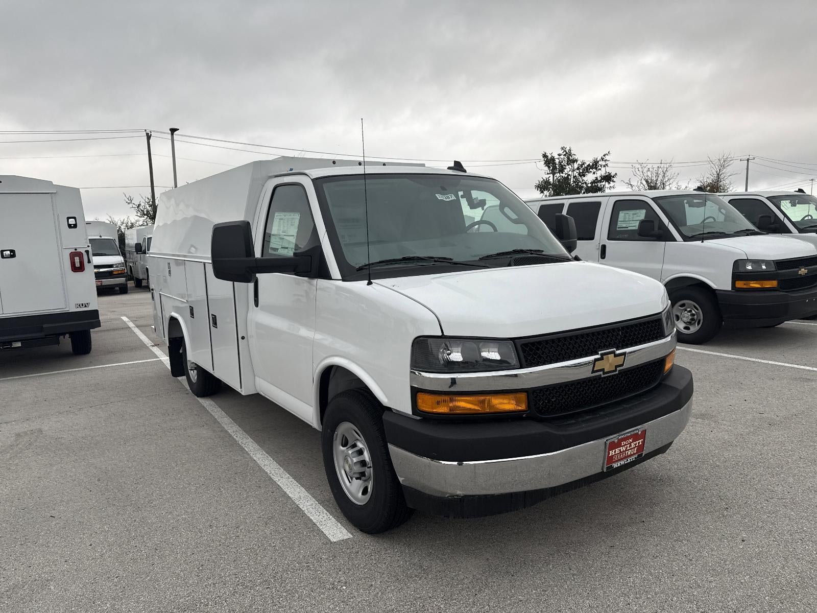 2025 Chevrolet Express Cutaway 3500 Base