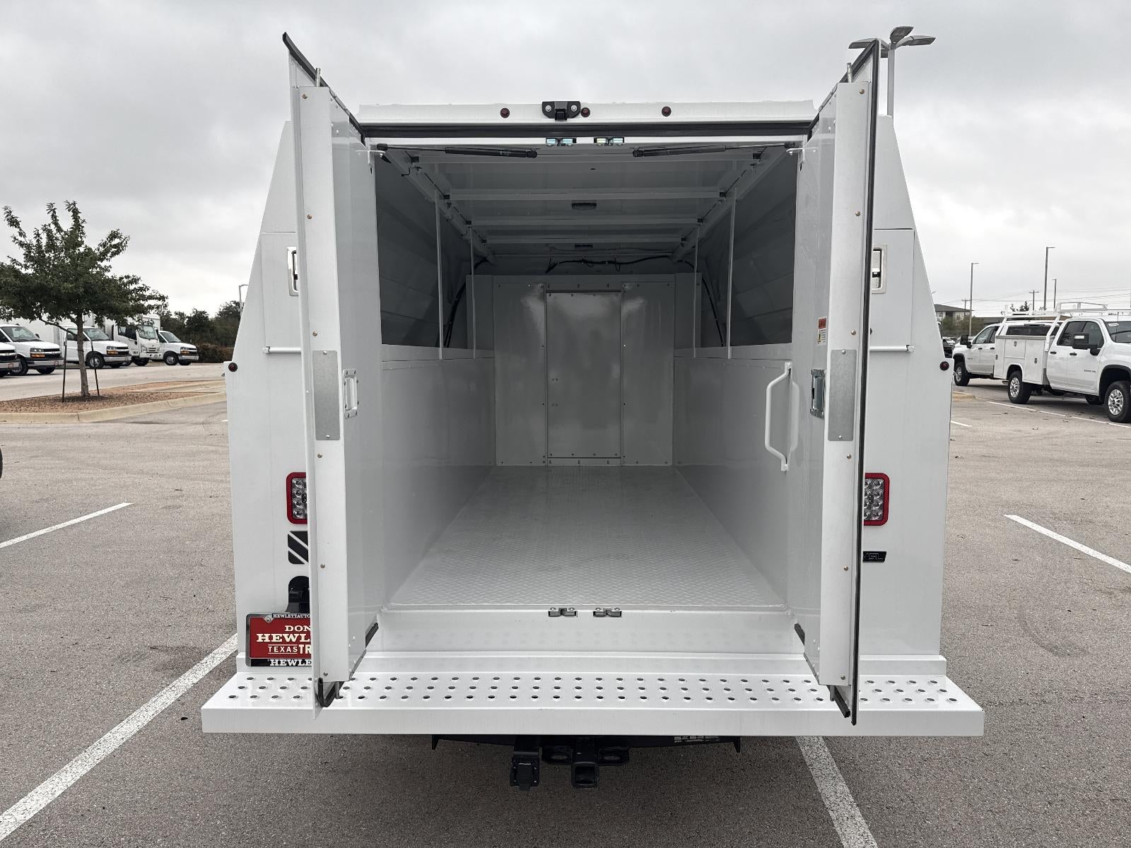 2025 Chevrolet Express Cutaway 3500 Base